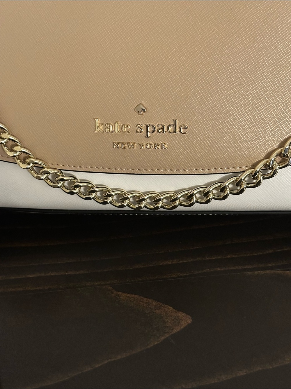 New with Tag! Kate Spade Carson Saffiano Lea Crossbody in Taupe, White & Black - Picture 4 of 13